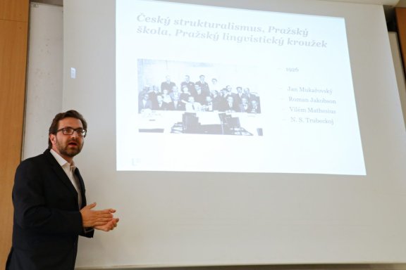 Doc. Sládek o strukturalismu