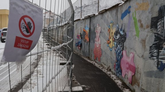 Cesta do sportovní haly UJEP je opět průchozí