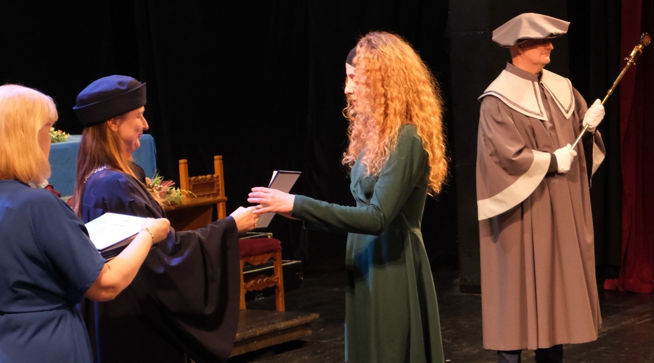 První promoce PF UJEP letošního roku 2025