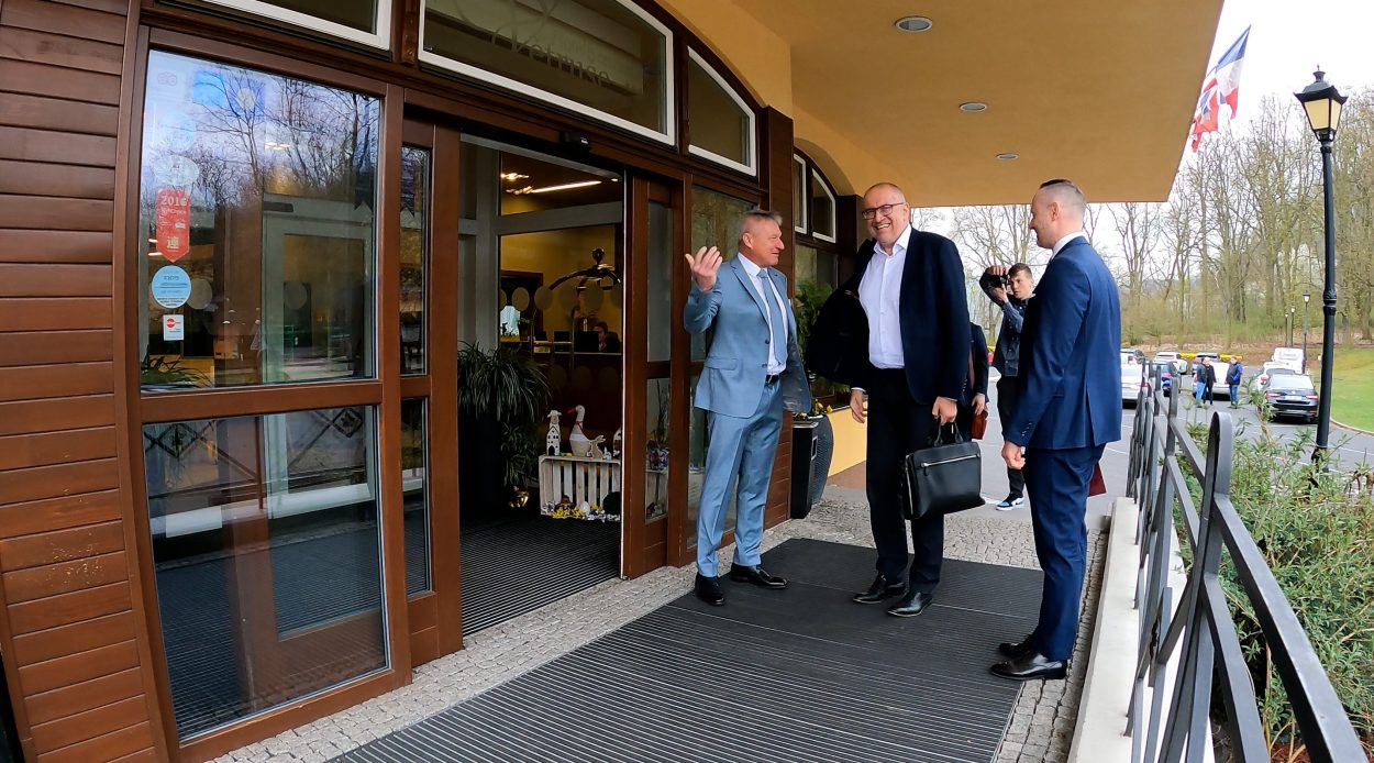 Videoklip s účastníky ústeckého setkání Asociace děkanů pedagogických fakult ČR a SR