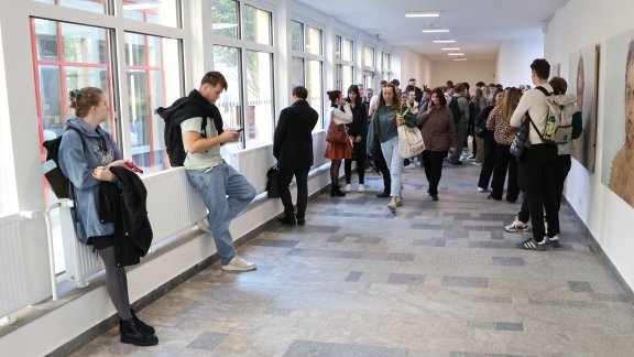 Studenti_chodba_IMG_2750