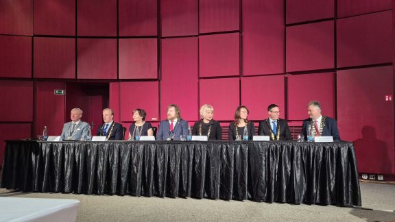 df452f81-bf27-4926-a6e5-587f32fe4739